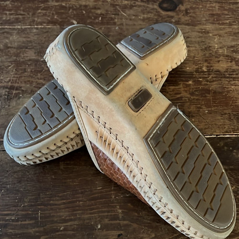 Genuine leather slip on La Plume shoes. Hi quality shoes at a grt price. S 8.5 - Picture 4 of 5